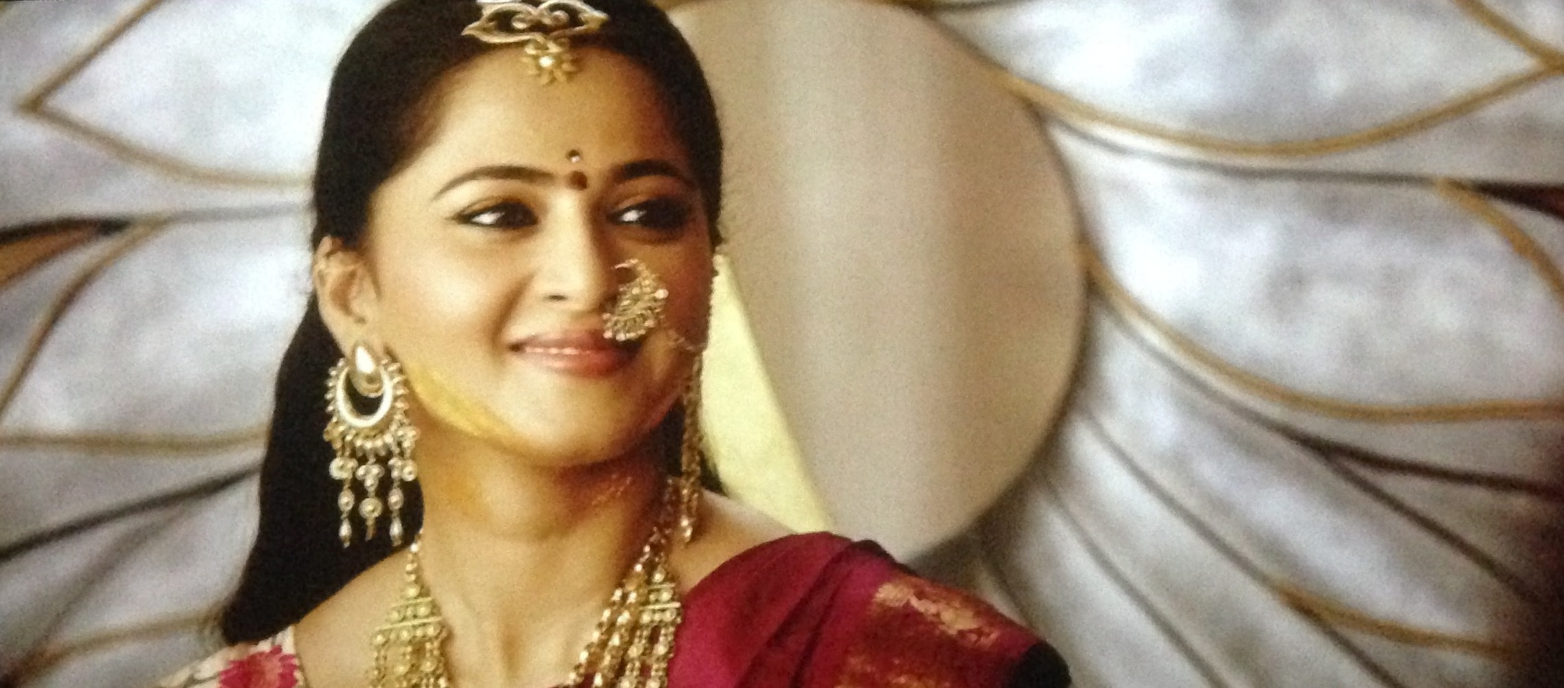 Anushka Shetty in bahubali 2 The conclusion, Anuhska Shetty hair accessory in bahubali 2 