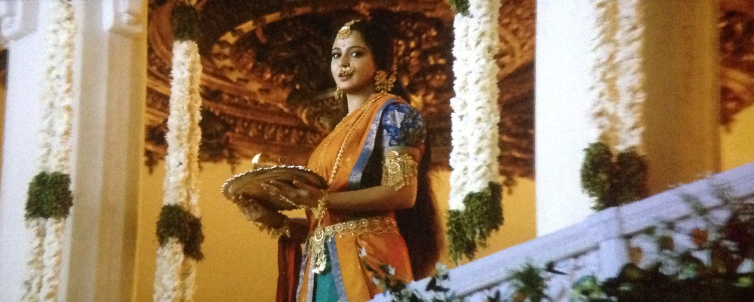 Anushka Shetty in orange saree in bahubali 2